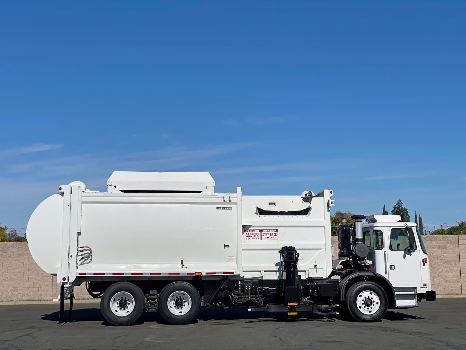 2015 Autocar Xpeditor McNeilus CNG 35 YD ASL Garbage Truck