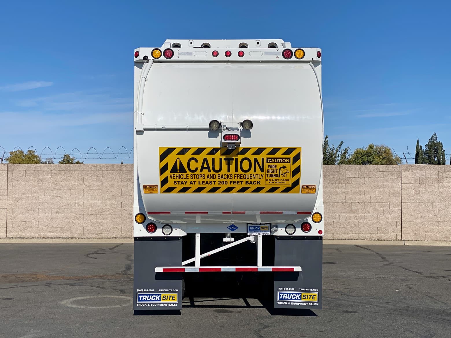 2015 Autocar Xpeditor McNeilus CNG 35 YD ASL Garbage Truck