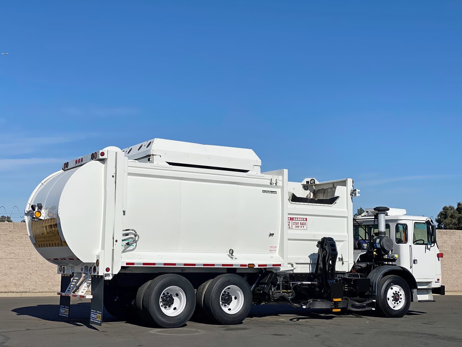 2015 Autocar Xpeditor McNeilus CNG 35 YD ASL Garbage Truck