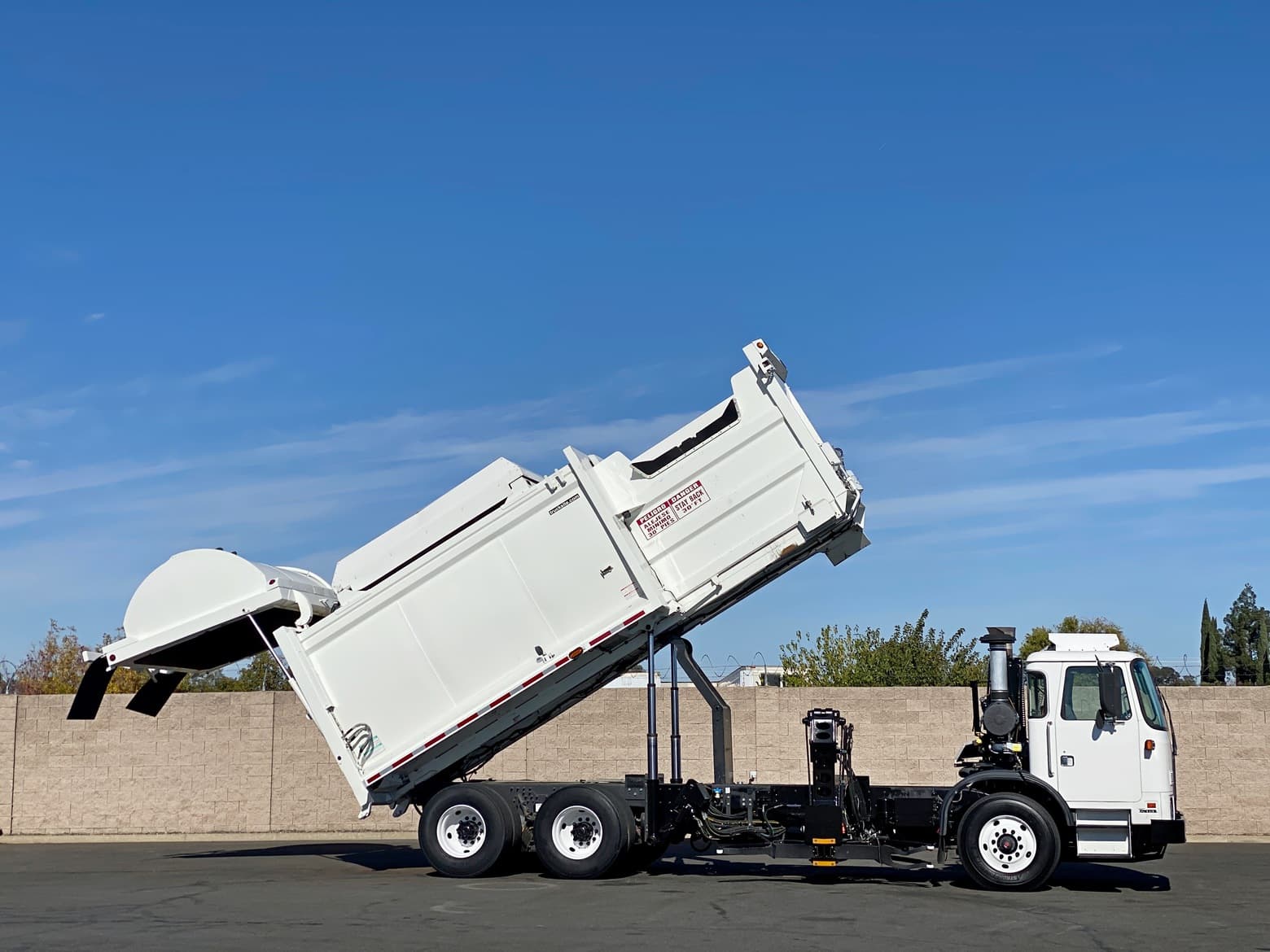 2015 Autocar Xpeditor McNeilus CNG 35 YD ASL Garbage Truck