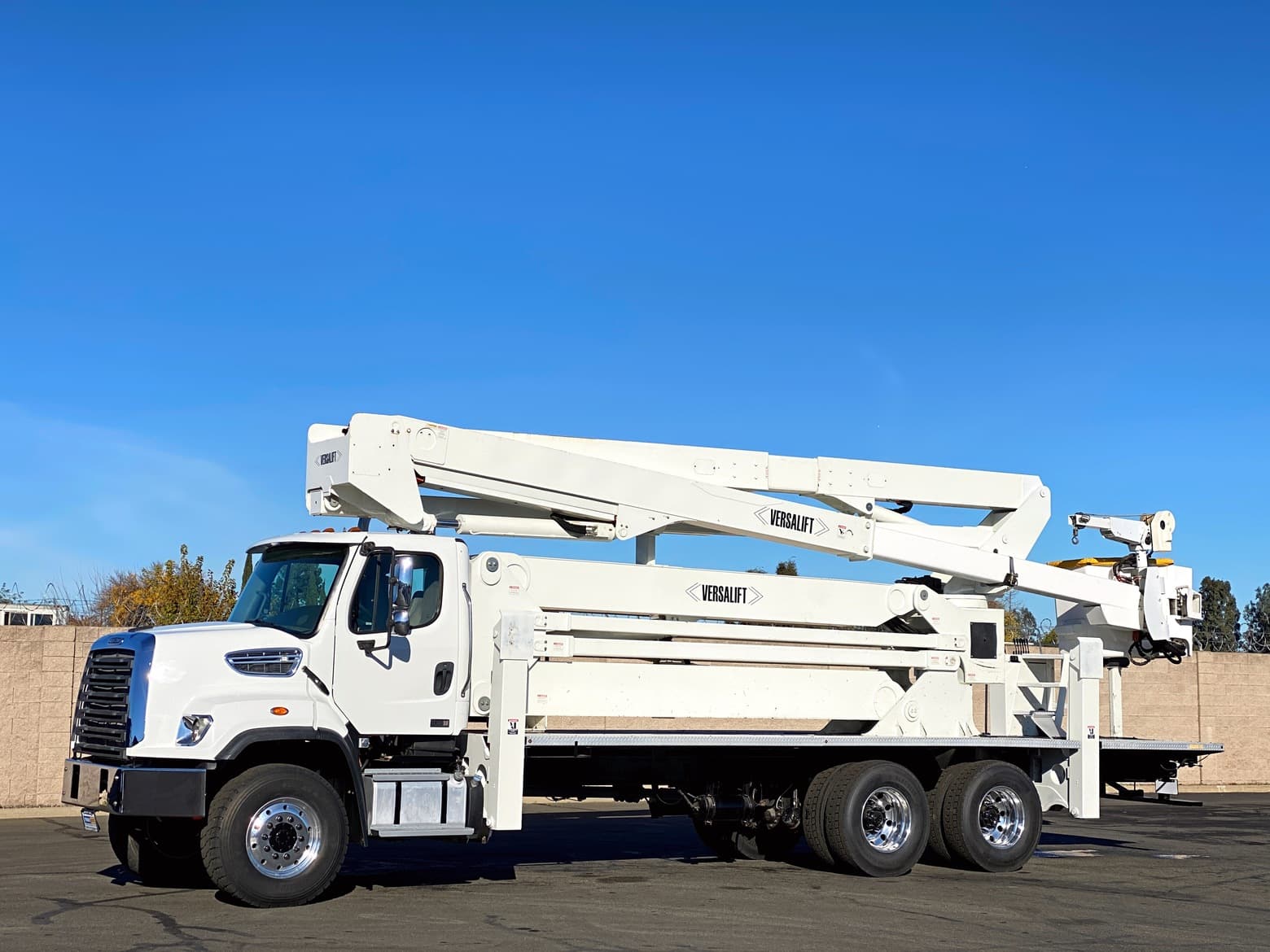 2015 Freightliner 6x6 Versalift 7500I-E108 Bucket Truck