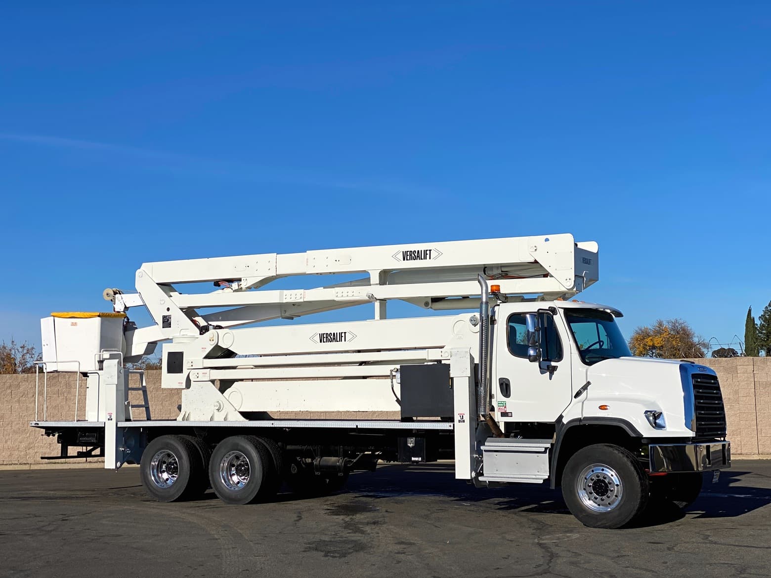 2015 Freightliner 6x6 Versalift 7500I-E108 Bucket Truck