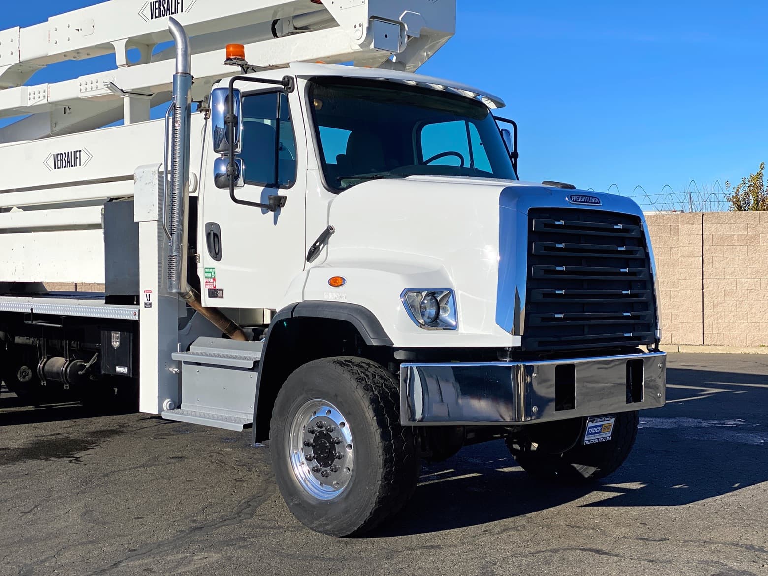 2015 Freightliner 6x6 Versalift 7500I-E108 Bucket Truck