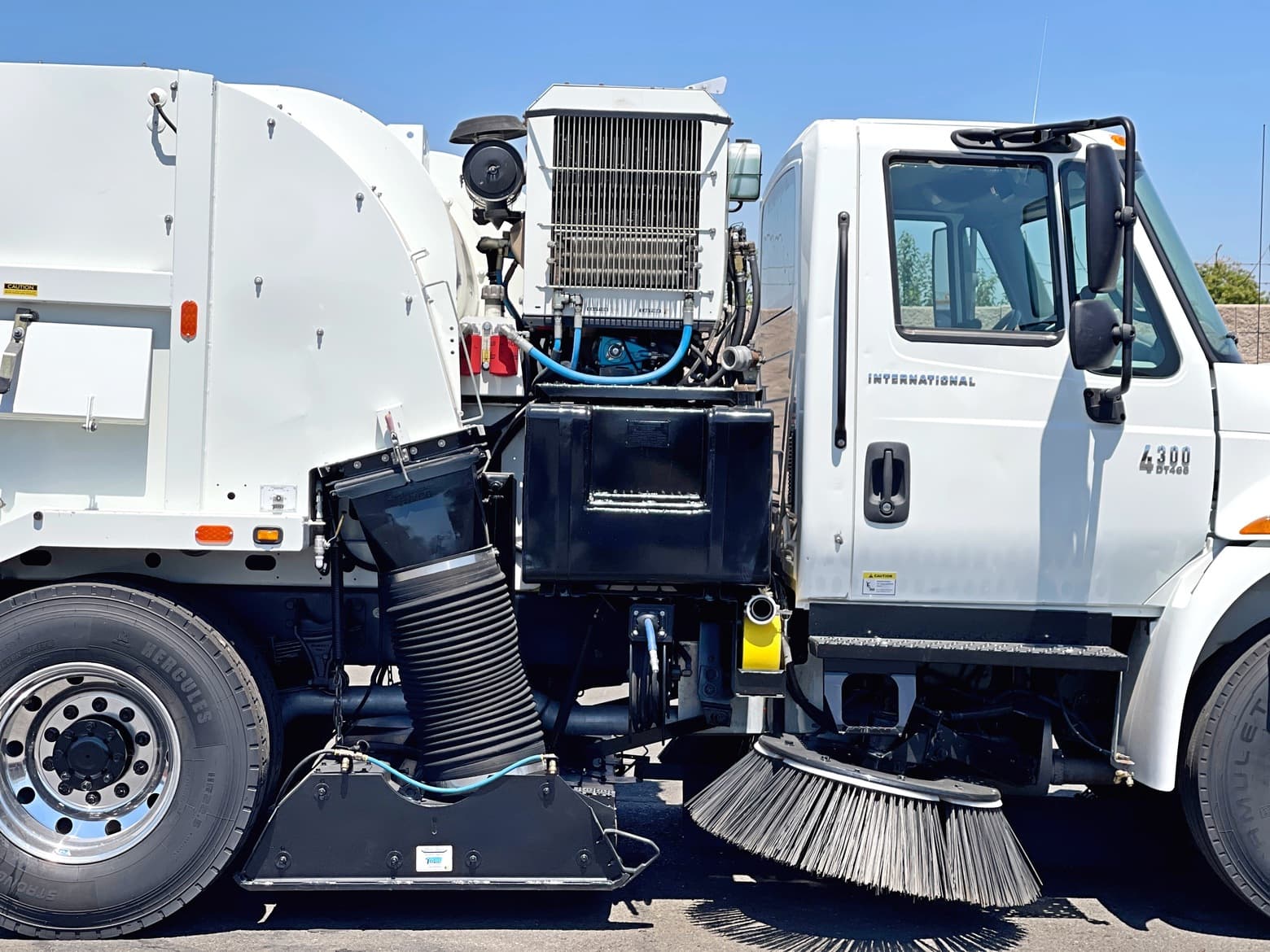 2005 International 4300 Tymco 600 BAH Air Street Sweeper