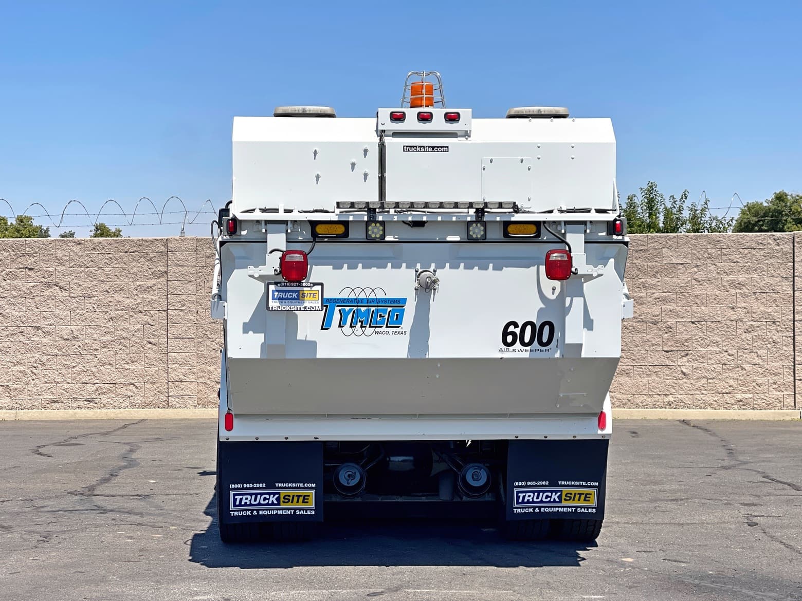 2005 International 4300 Tymco 600 BAH Air Street Sweeper