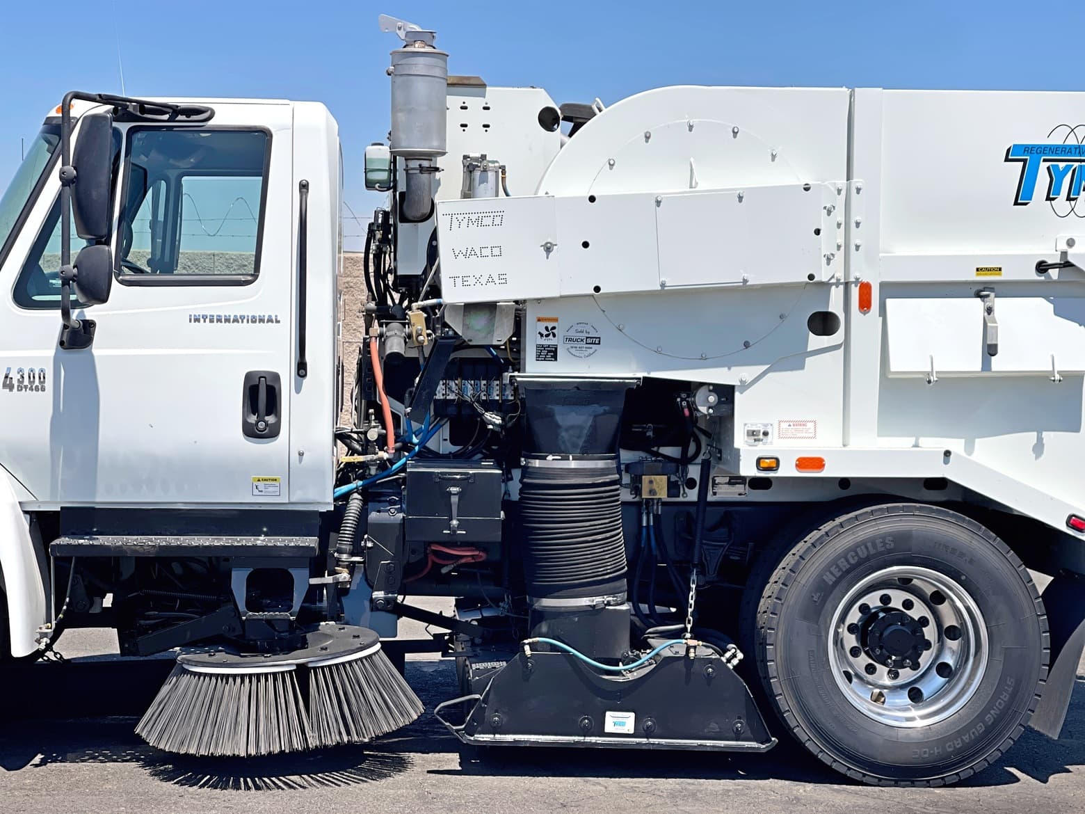 2005 International 4300 Tymco 600 BAH Air Street Sweeper
