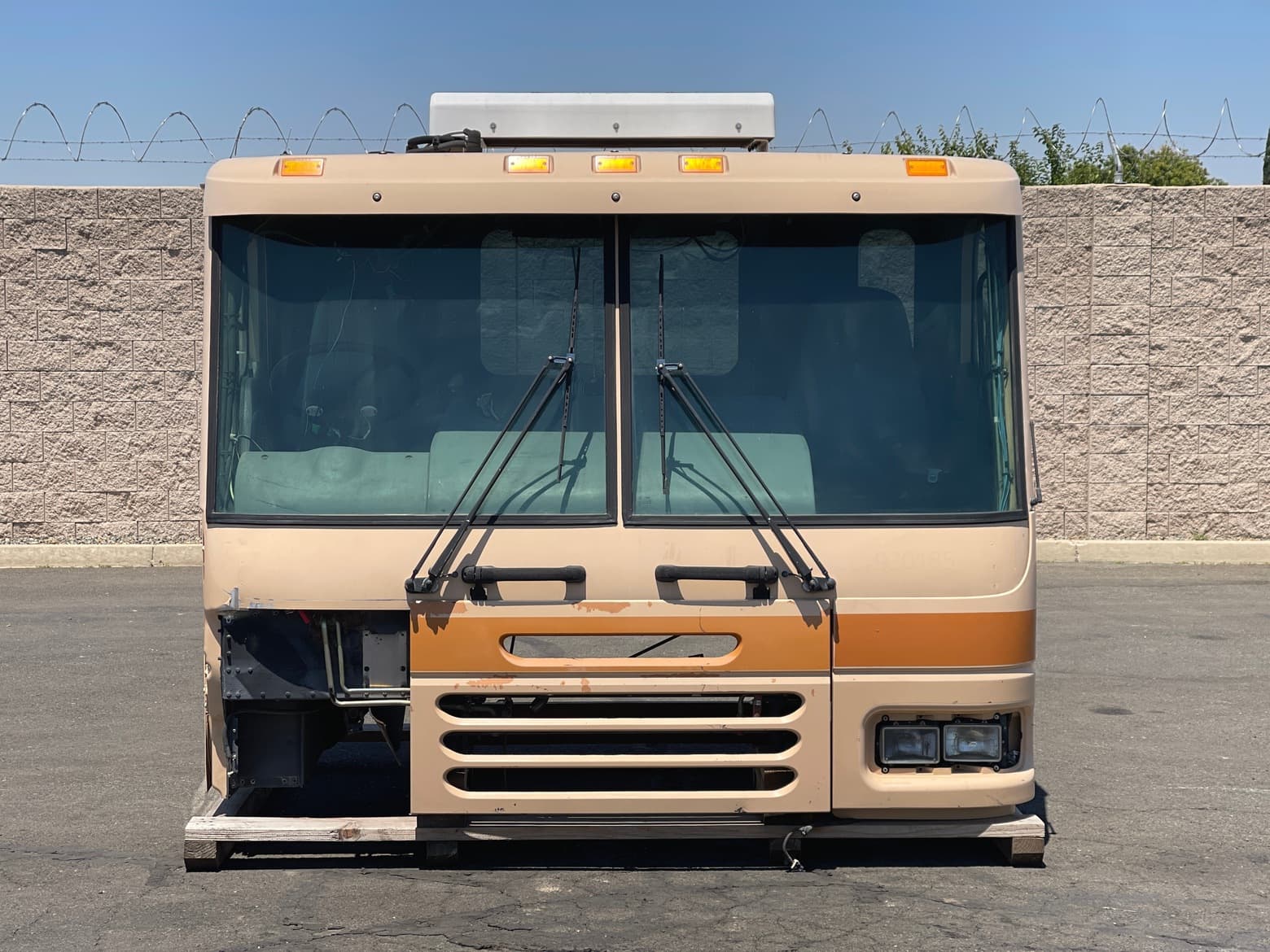 Freightliner / Right Side Steer / ALF Condor Cab