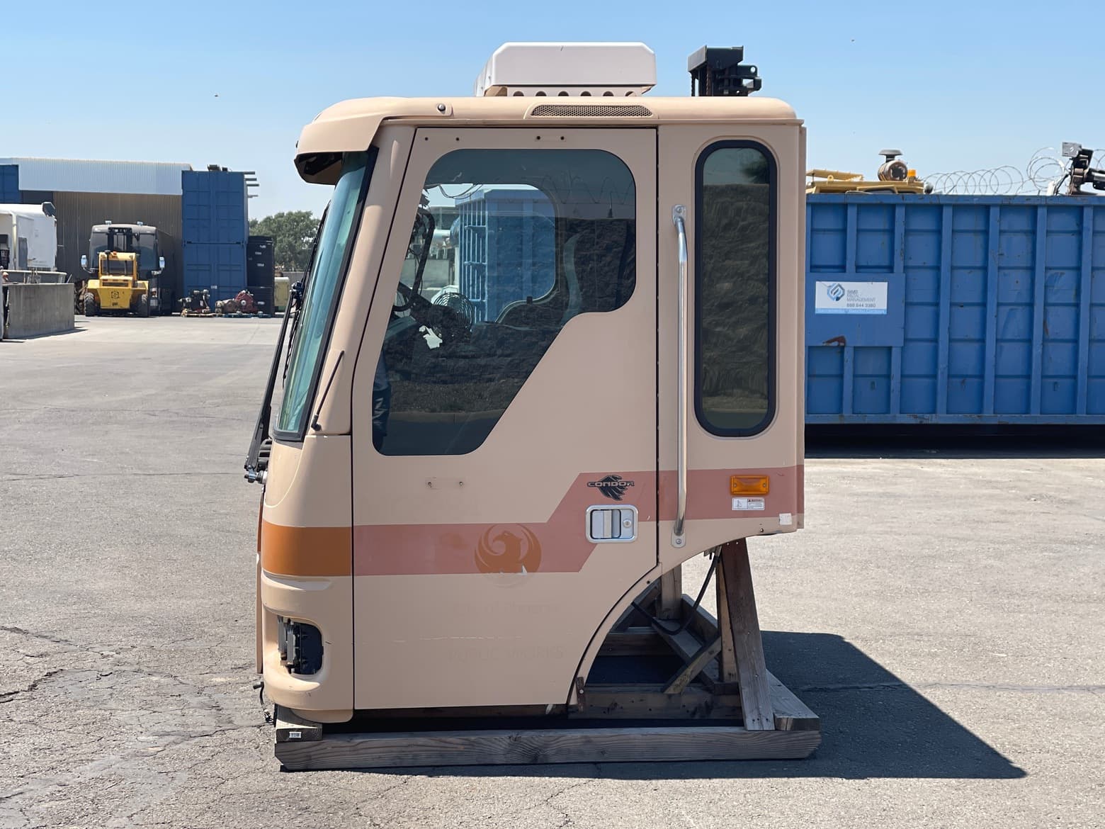 Freightliner / Right Side Steer / ALF Condor Cab