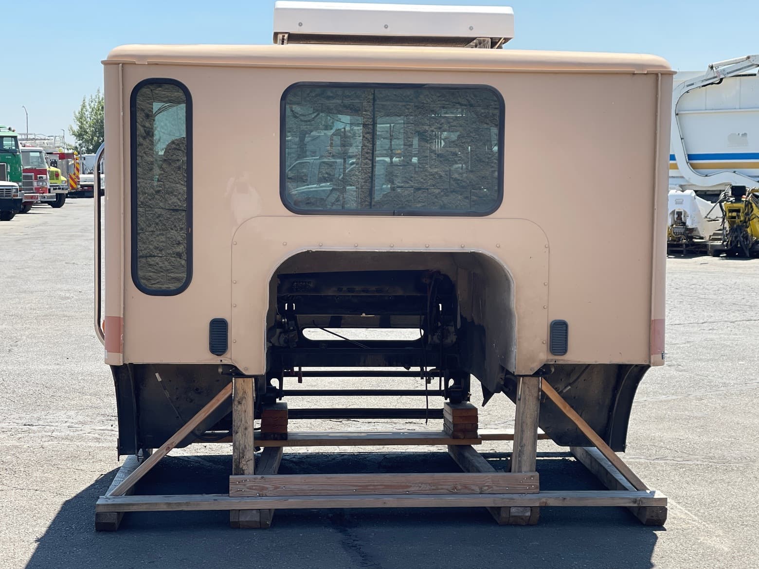 Freightliner / Right Side Steer / ALF Condor Cab