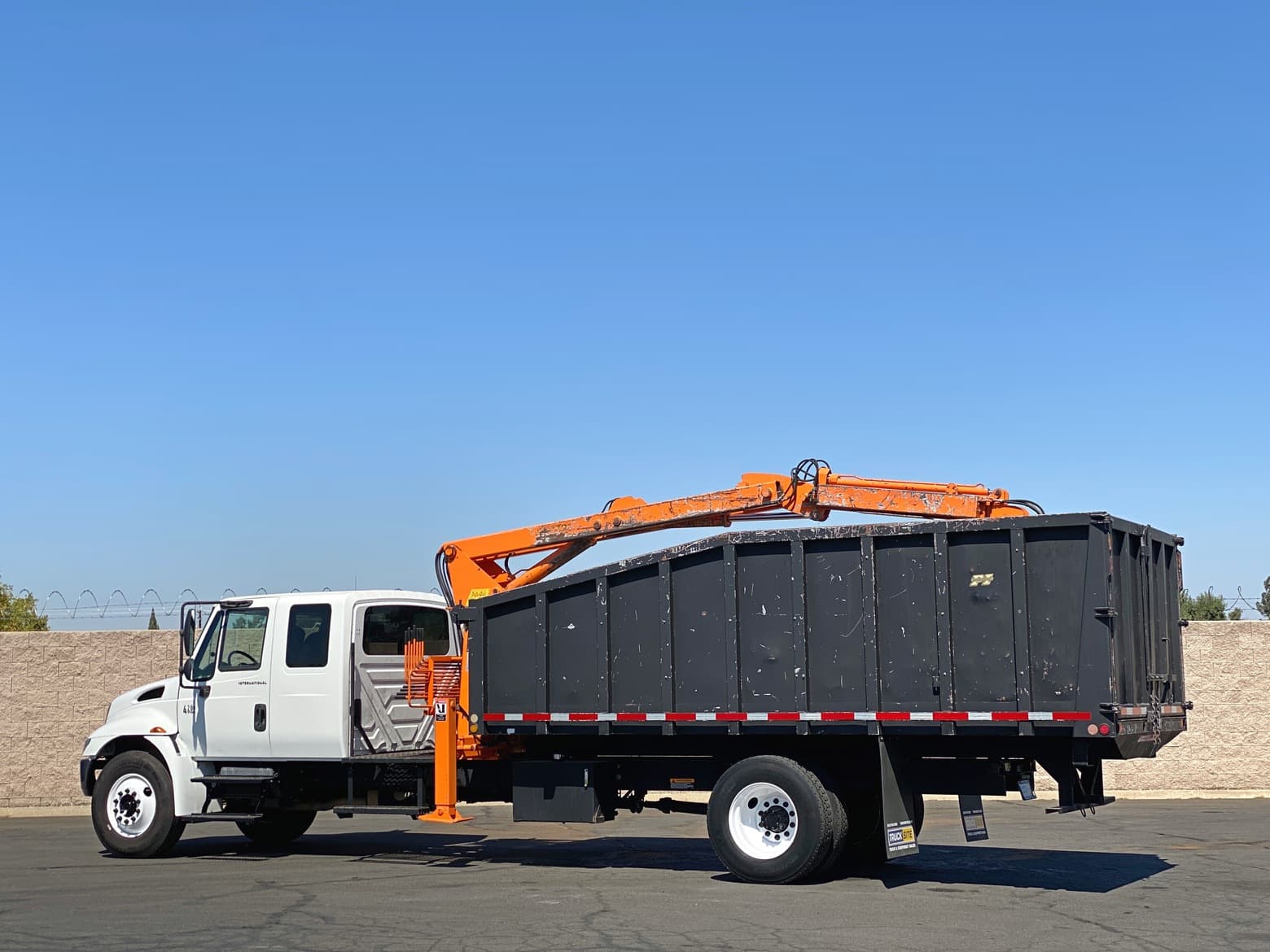 2005 International Petersen TL-3 Grapple Truck