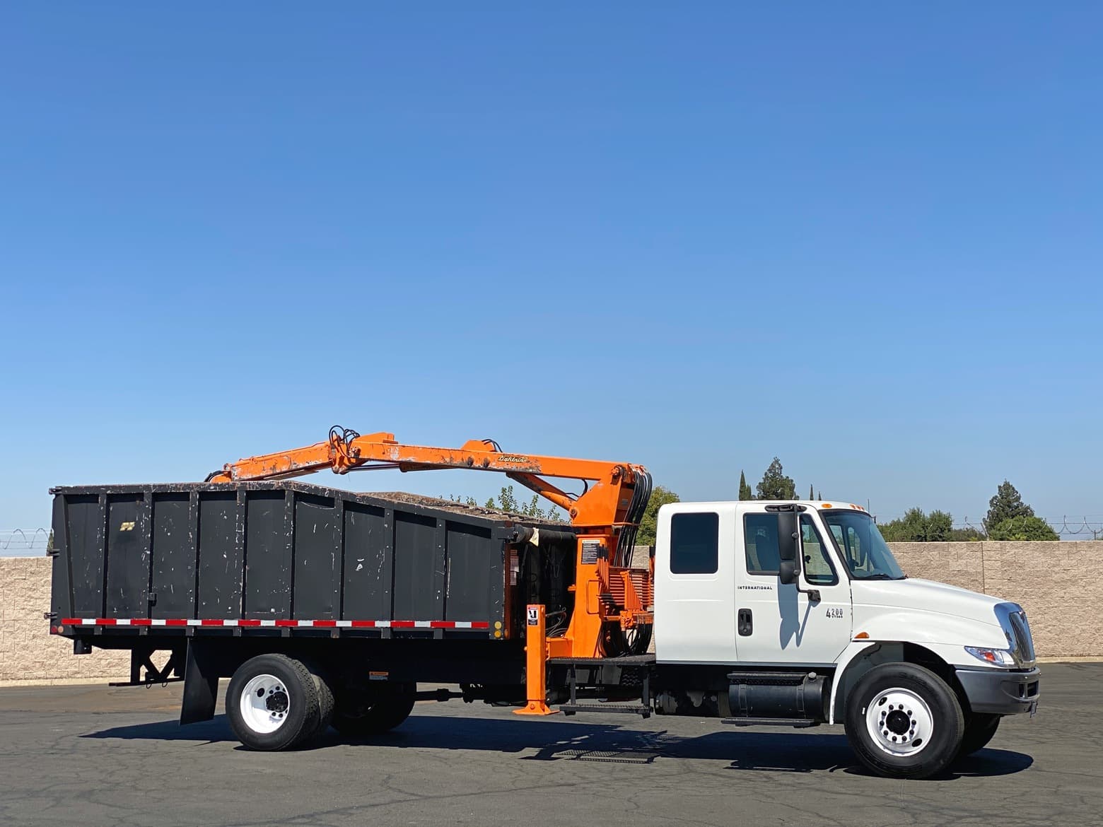 2005 International Petersen TL-3 Grapple Truck