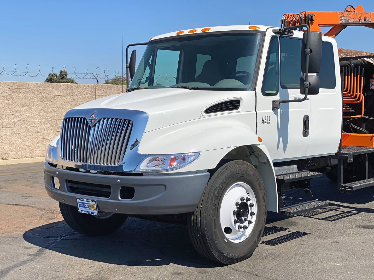 2005 International Petersen TL-3 Grapple Truck