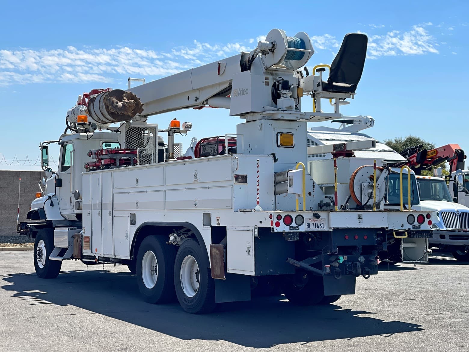 Altec D3060ATR Digger Derrick Body