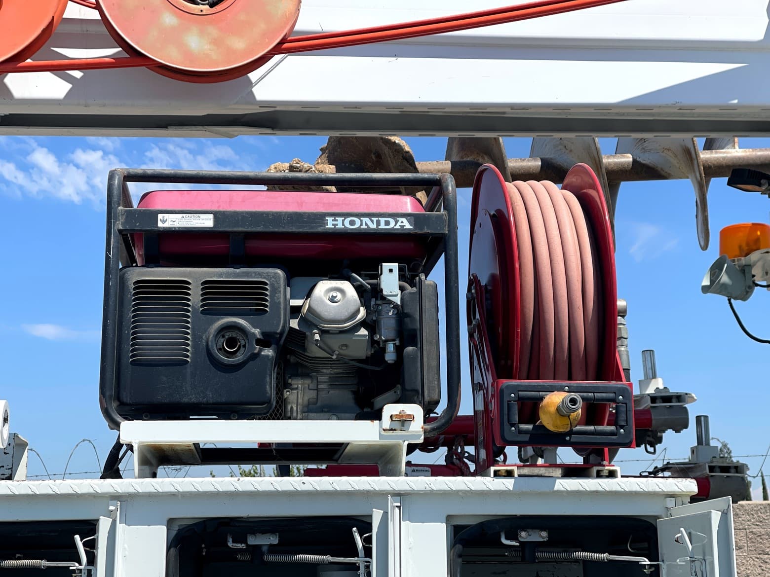 Altec D3060ATR Digger Derrick Body