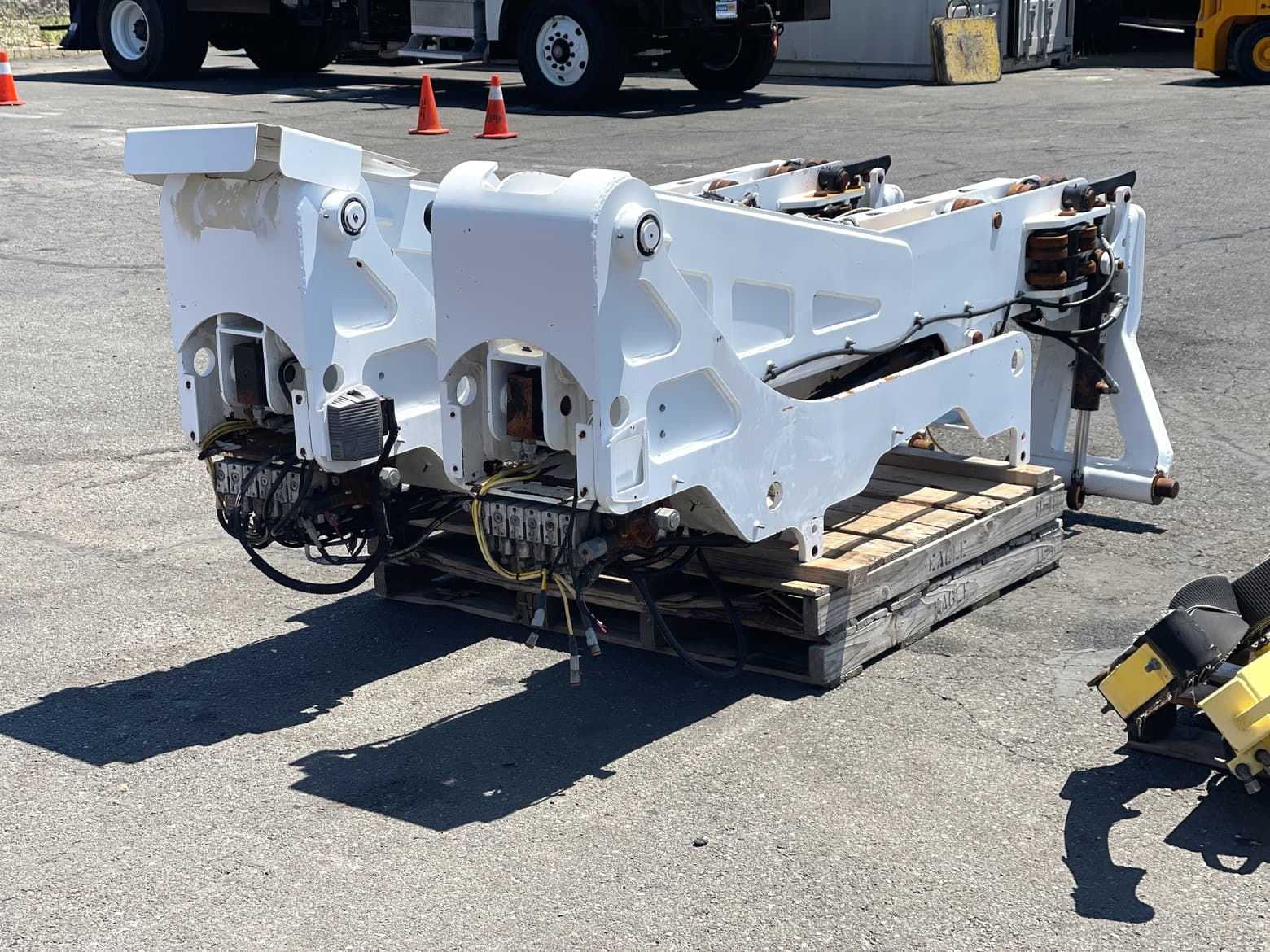 Side Loader Garbage Truck Arms | Dadee Scorpion