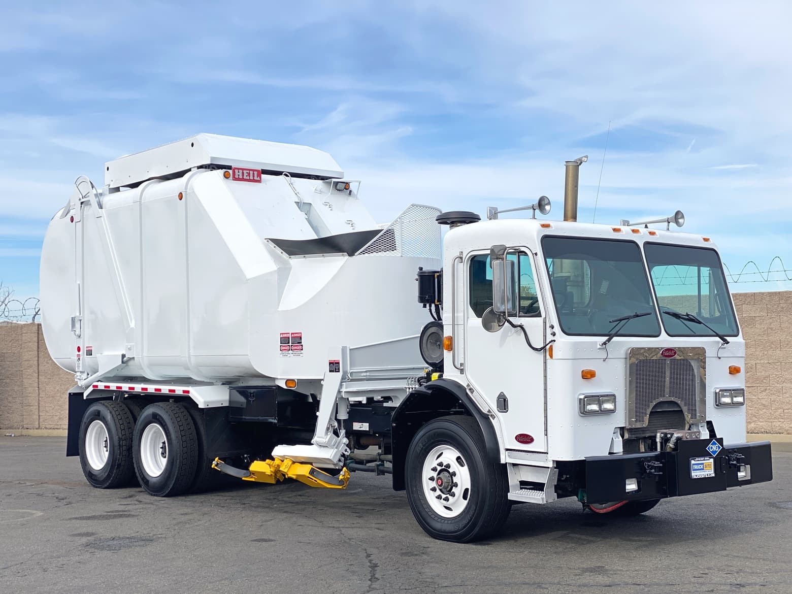 2011 Peterbilt Heil Rapid Rail 33 YD CNG ASL Garbage Truck