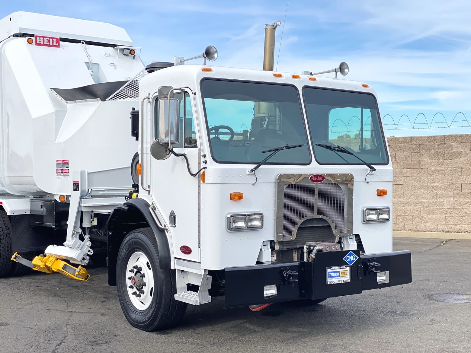 2011 Peterbilt Heil Rapid Rail 33 YD CNG ASL Garbage Truck
