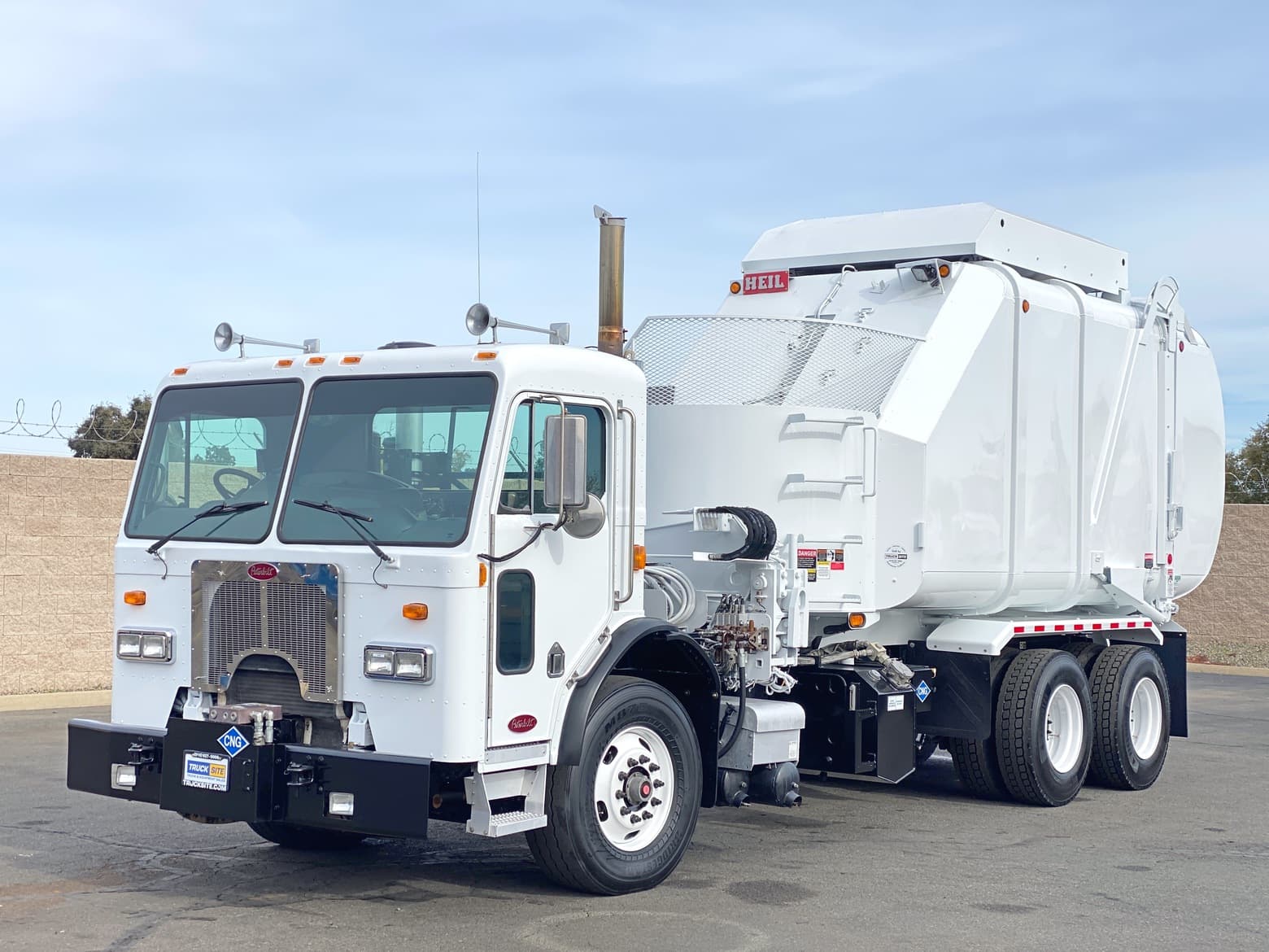 2011 Peterbilt Heil Rapid Rail 33 YD CNG ASL Garbage Truck