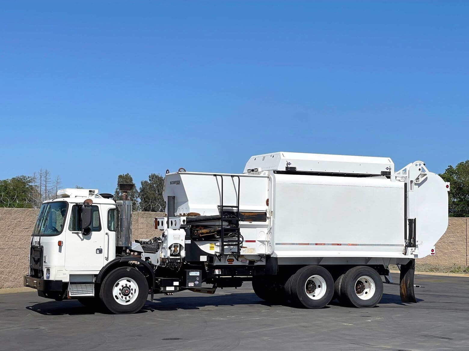 2015 Autocar Dadee Scorpion 32 Yard CNG ASL Garbage Truck