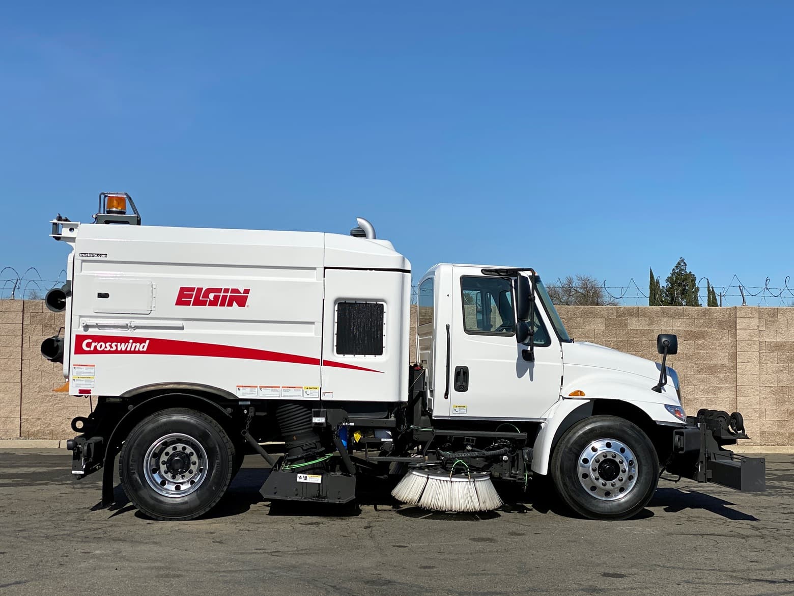 2011 International Elgin Crosswind FSX Airport Runway Sweeper