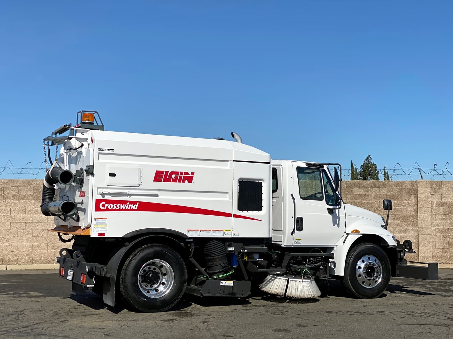 2011 International Elgin Crosswind FSX Airport Runway Sweeper