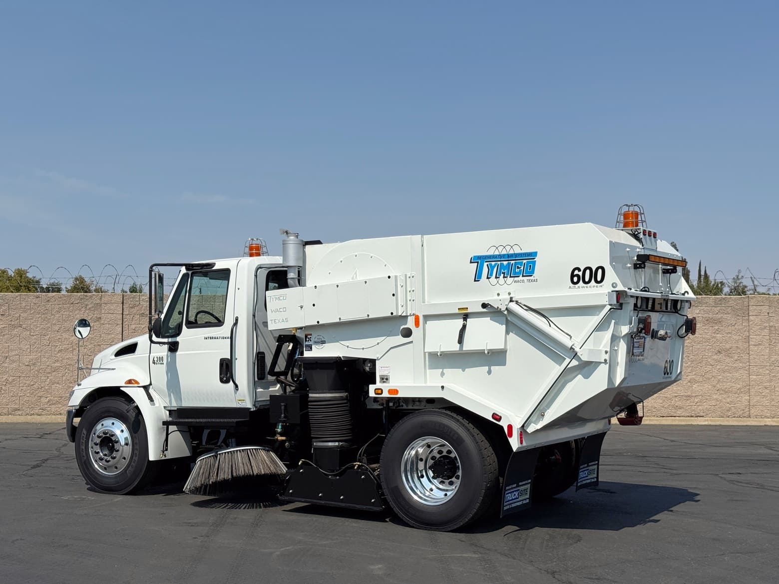 2008 International 4300 Tymco 600 BAH Air Street Sweeper