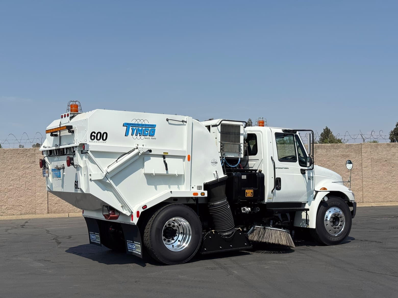 2008 International 4300 Tymco 600 BAH Air Street Sweeper