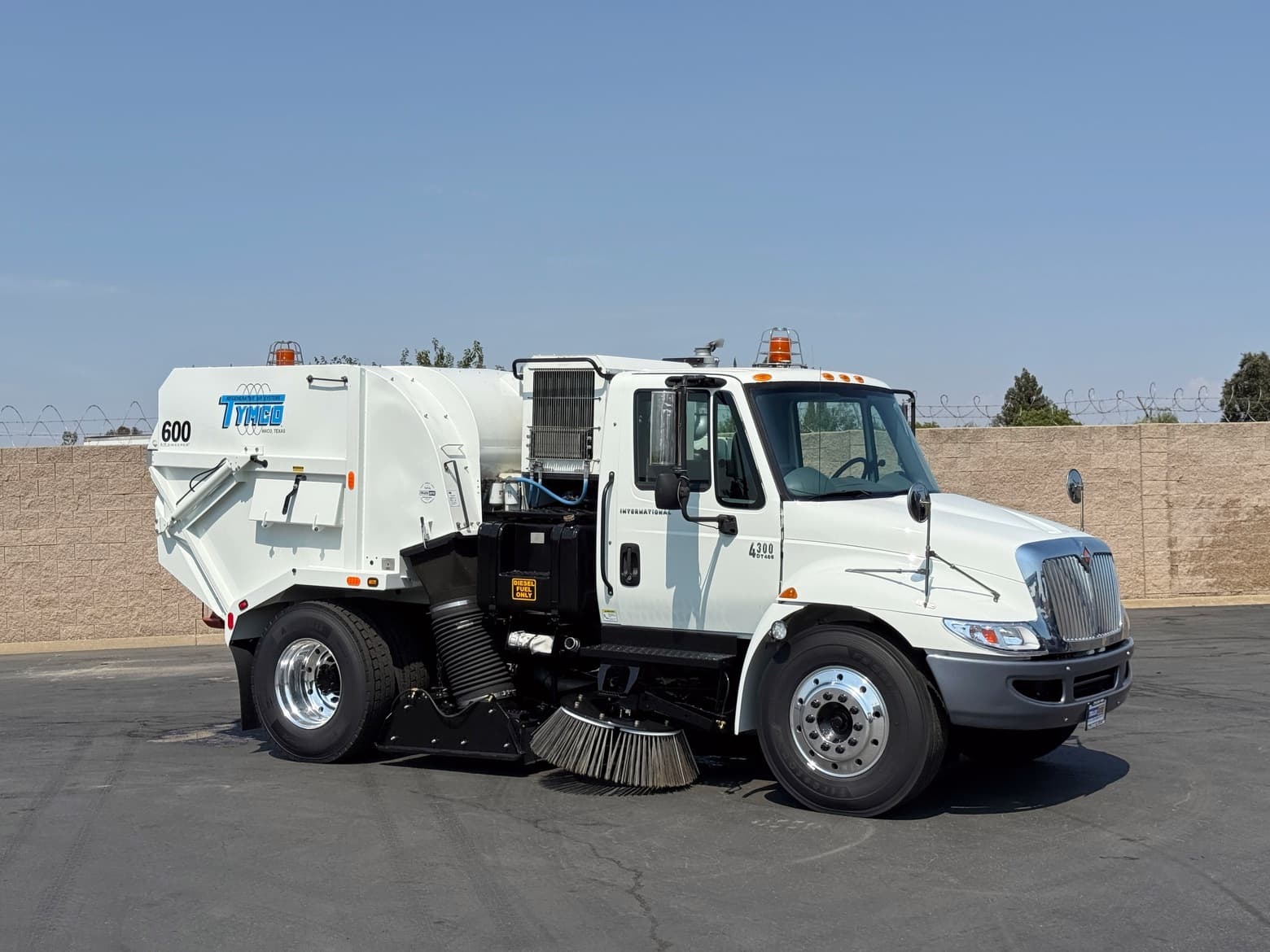 2008 International 4300 Tymco 600 BAH Air Street Sweeper