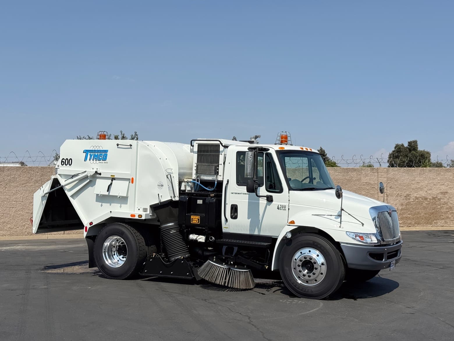 2008 International 4300 Tymco 600 BAH Air Street Sweeper