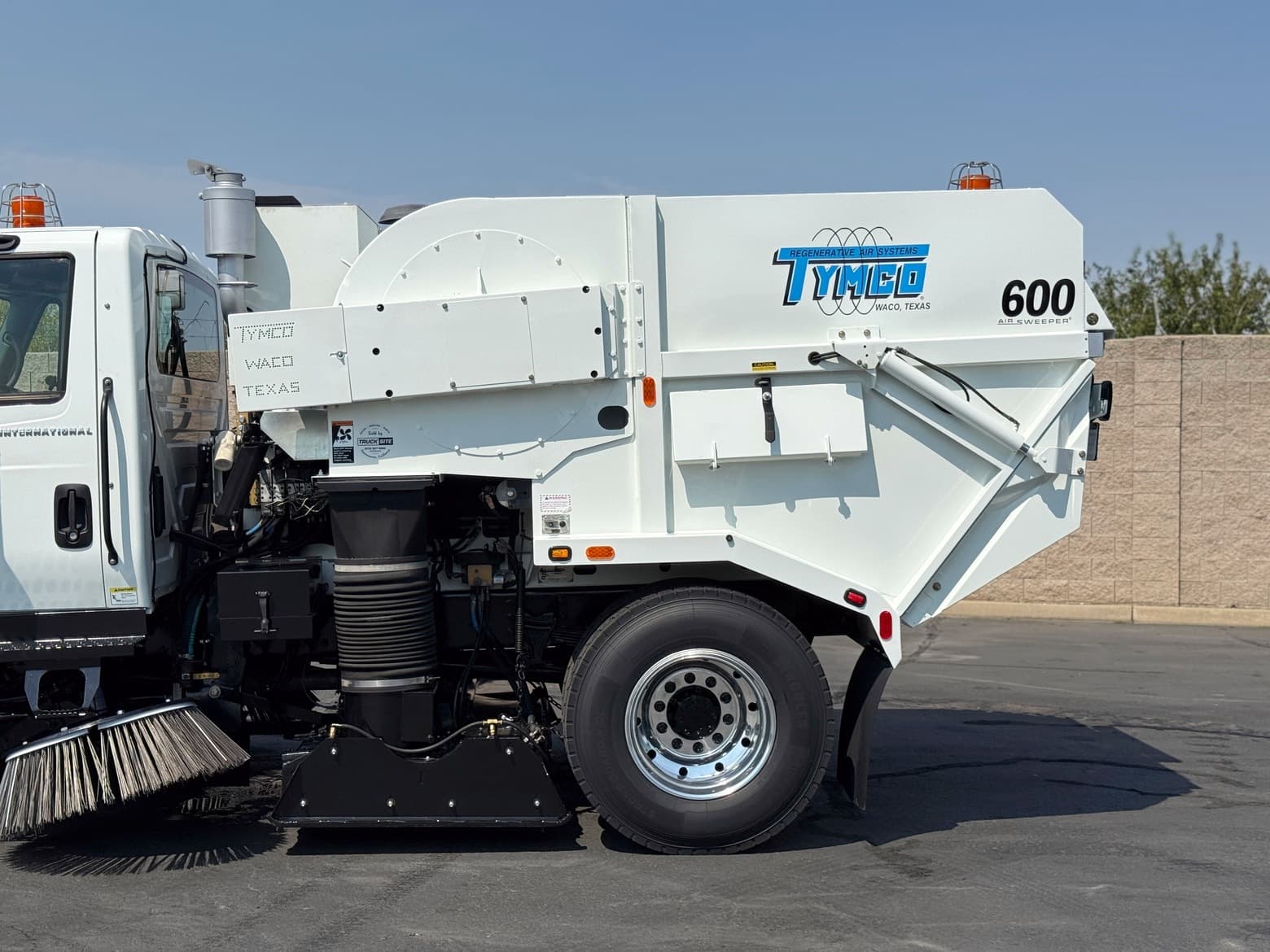 2008 International 4300 Tymco 600 BAH Air Street Sweeper