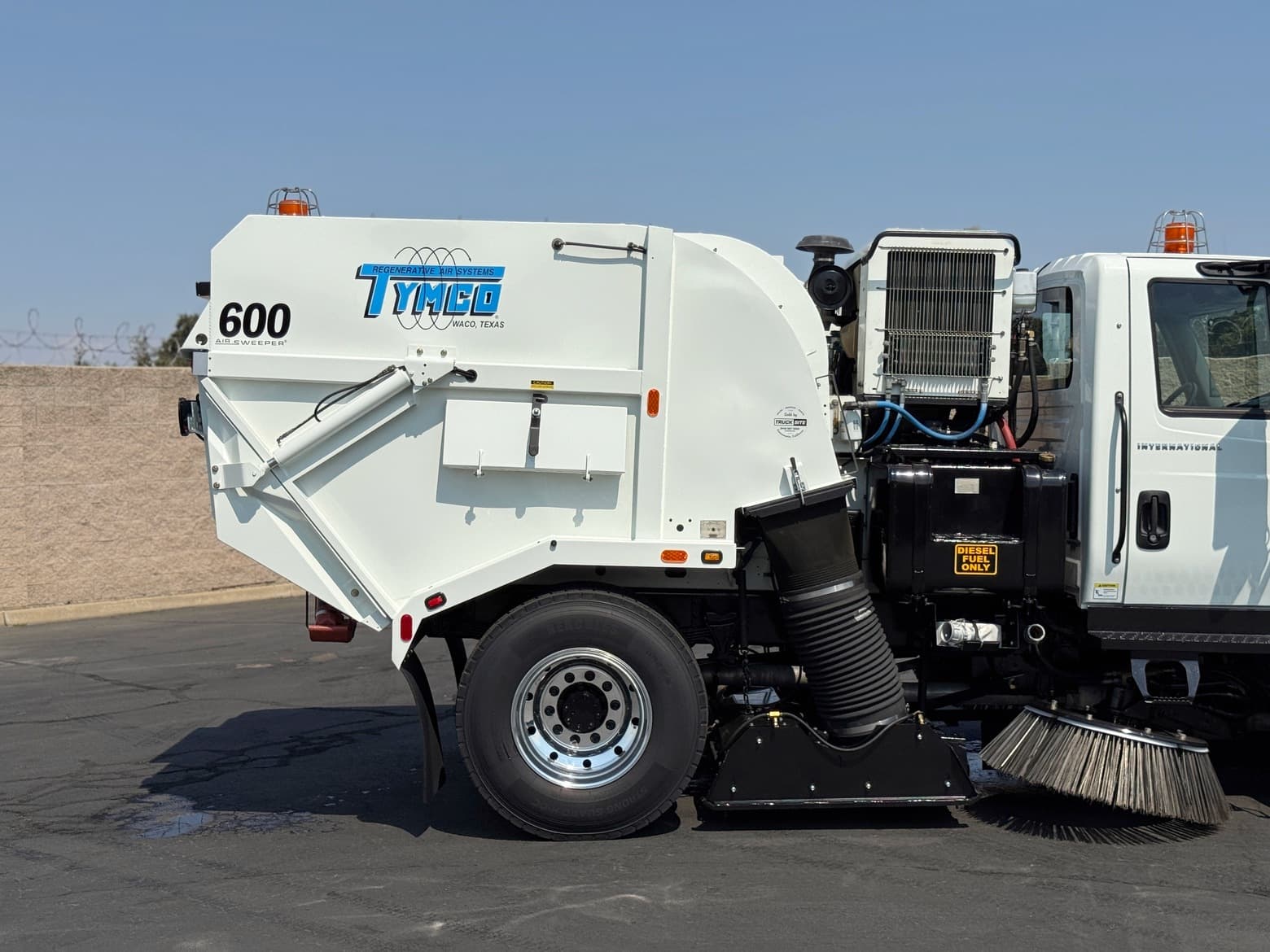 2008 International 4300 Tymco 600 BAH Air Street Sweeper