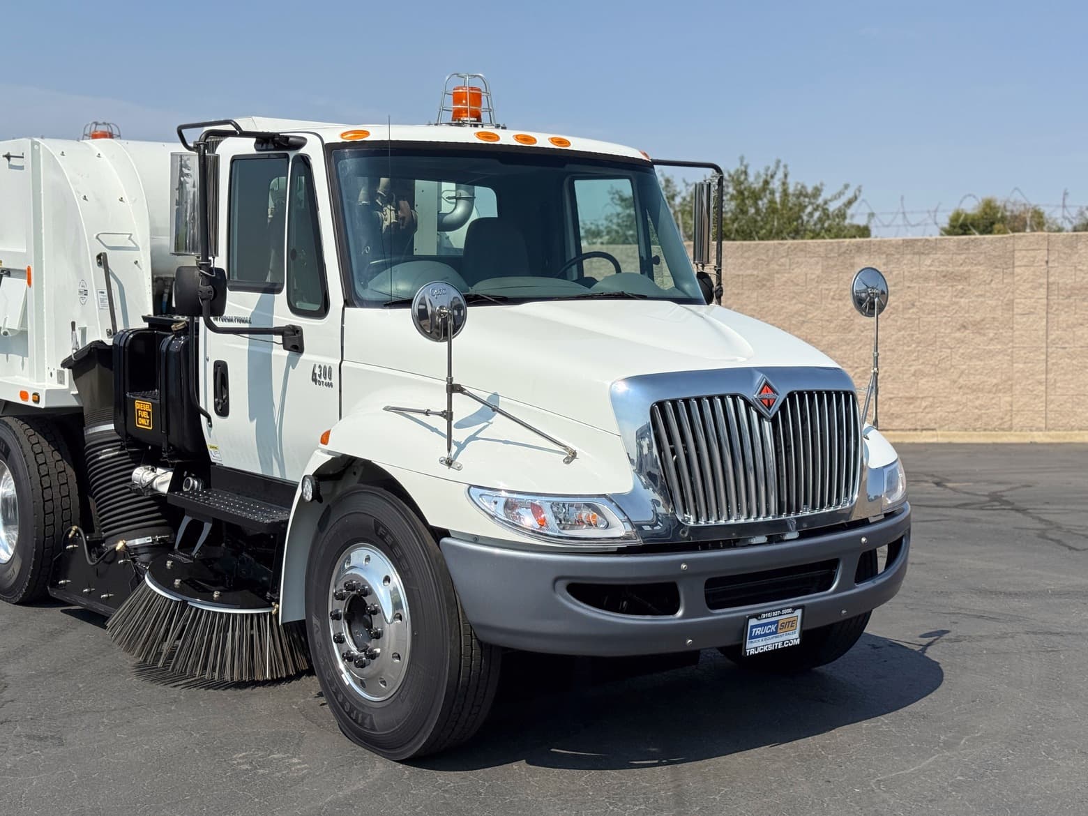 2008 International 4300 Tymco 600 BAH Air Street Sweeper