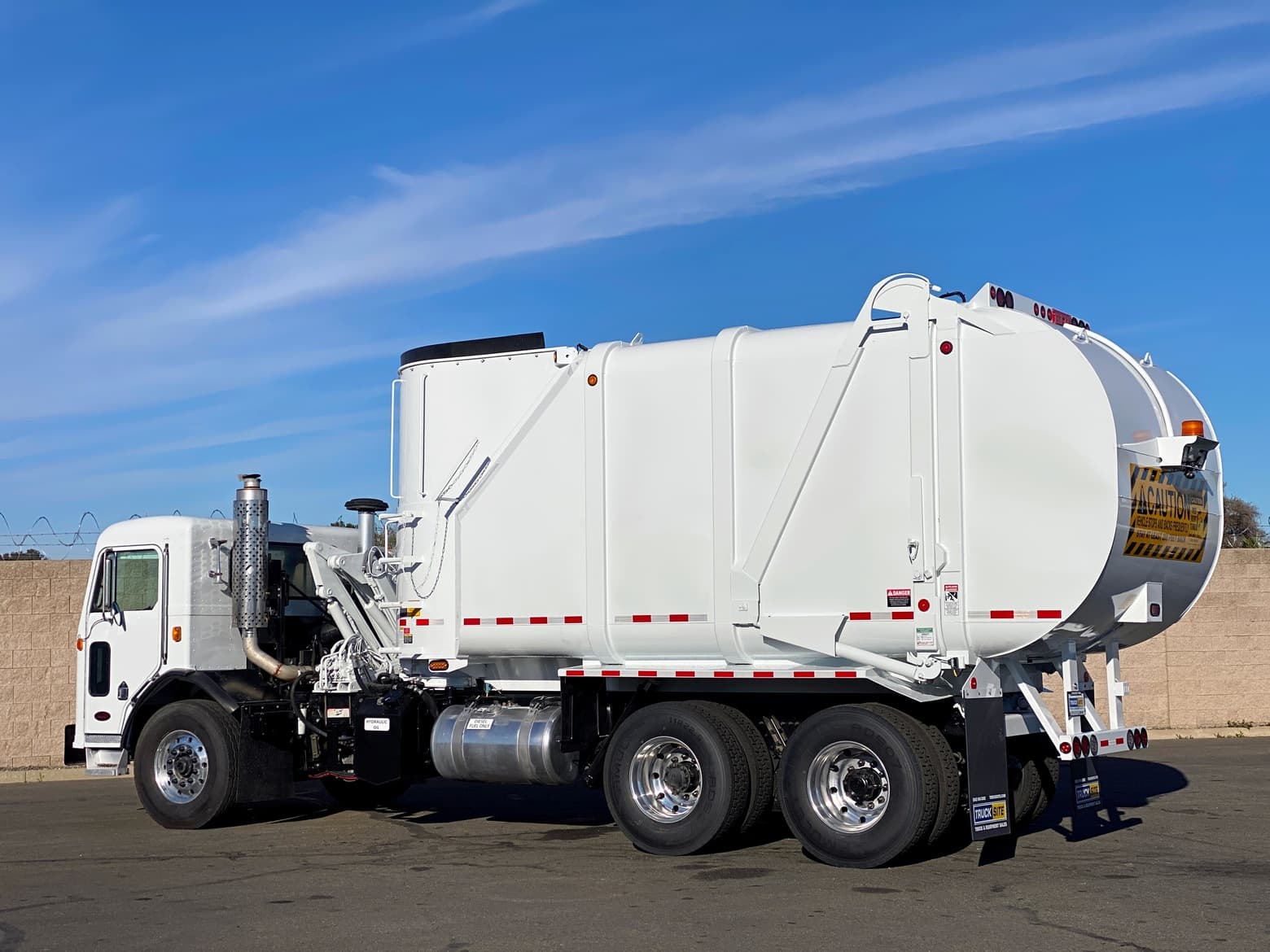 2007 Peterbilt 320 Heil Rapid Rail ASL Garbage Truck