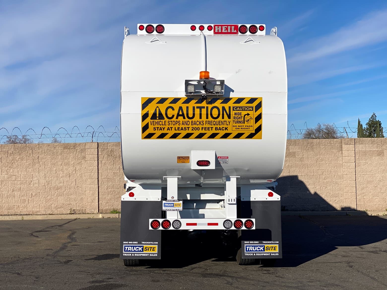 2007 Peterbilt 320 Heil Rapid Rail ASL Garbage Truck