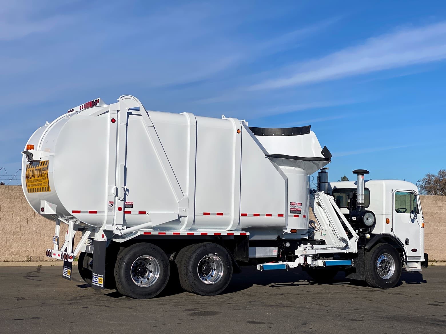2007 Peterbilt 320 Heil Rapid Rail ASL Garbage Truck