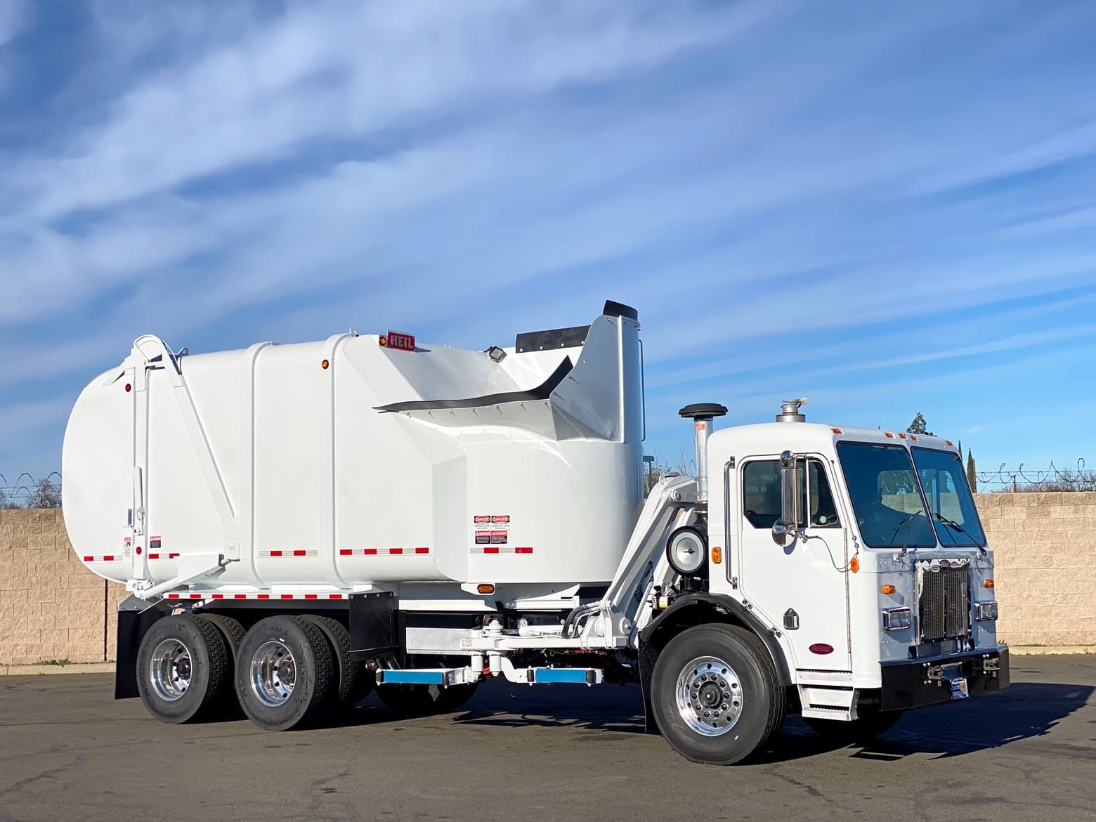 2007 Peterbilt 320 Heil Rapid Rail ASL Garbage Truck