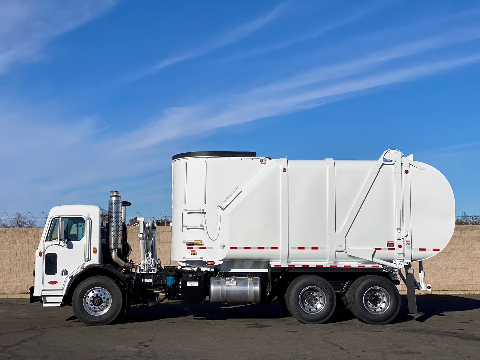2007 Peterbilt 320 Heil Rapid Rail ASL Garbage Truck