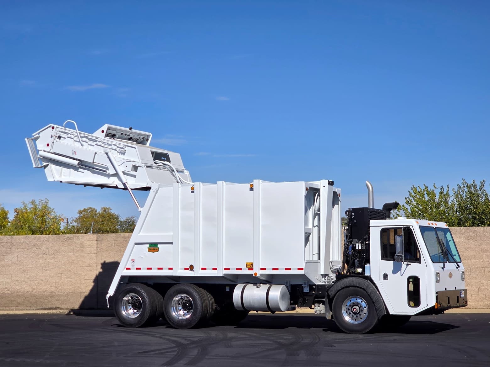 2008 CCC LET Low Entry Pak-Mor Rear Loader Garbage Truck