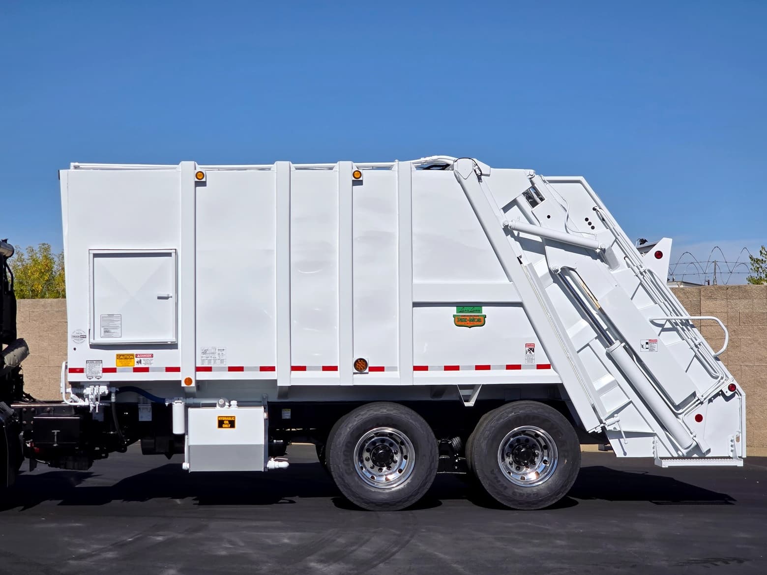 2008 CCC LET Low Entry Pak-Mor Rear Loader Garbage Truck