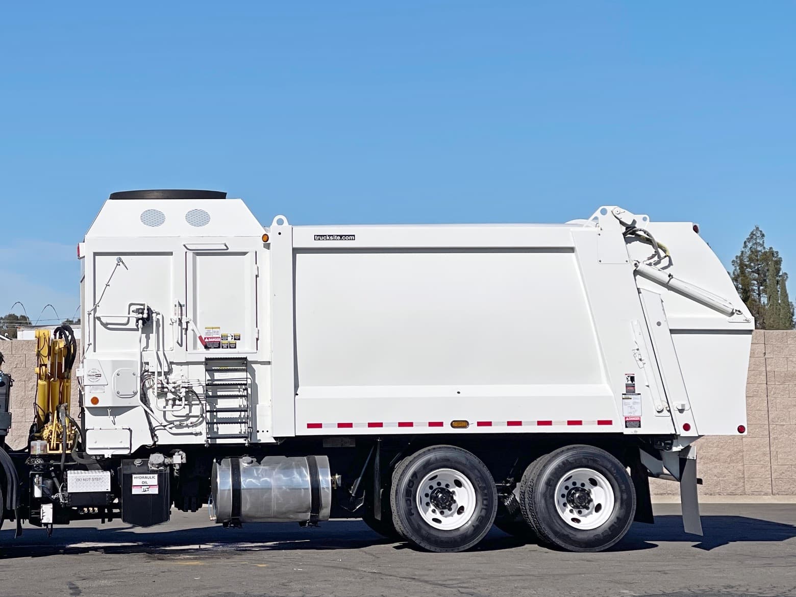 2013 Heil DuraPack 7000 28 YD Side Load Body & Arm