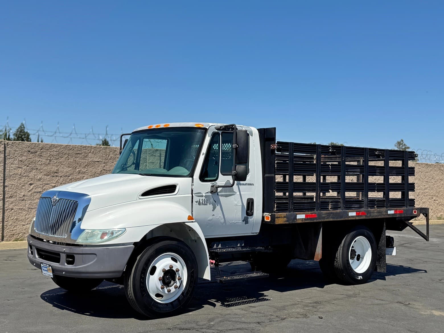 2005 International 4200 13' Knapheide Stake Bed Truck
