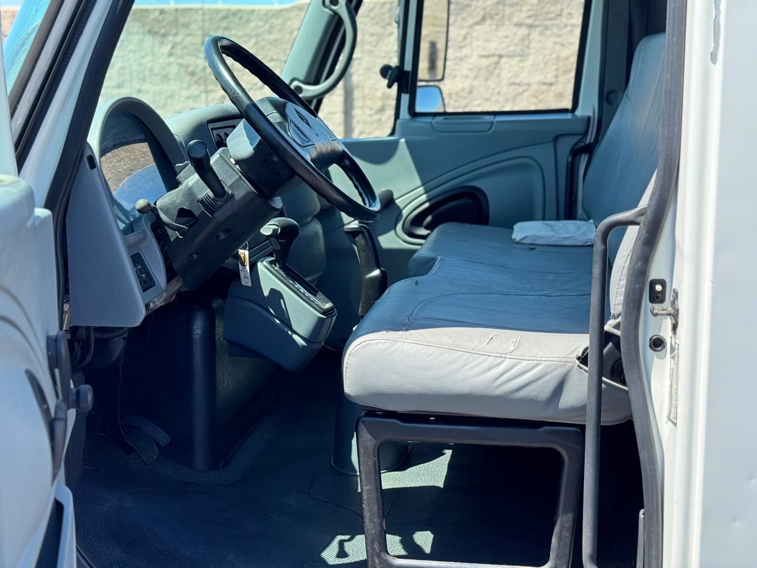 2005 International 4200 13' Knapheide Stake Bed Truck