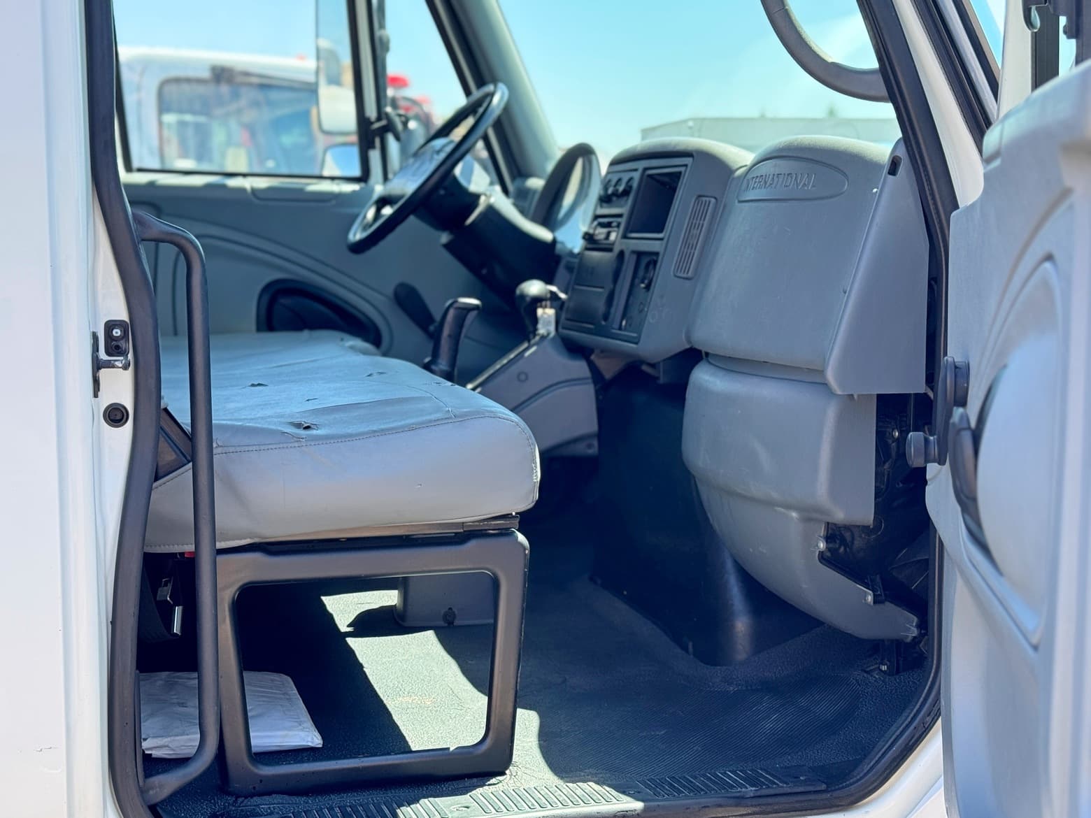 2005 International 4200 13' Knapheide Stake Bed Truck