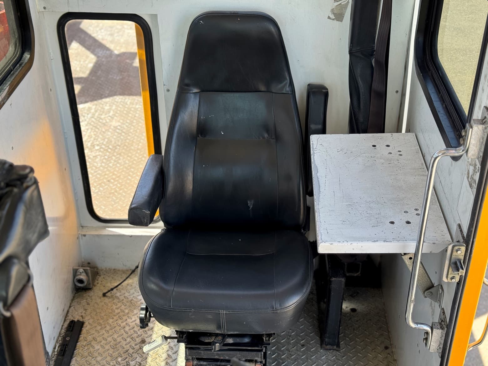 2005 GMC Workhorse W20 Altec LS40 Telescopic Bucket Truck