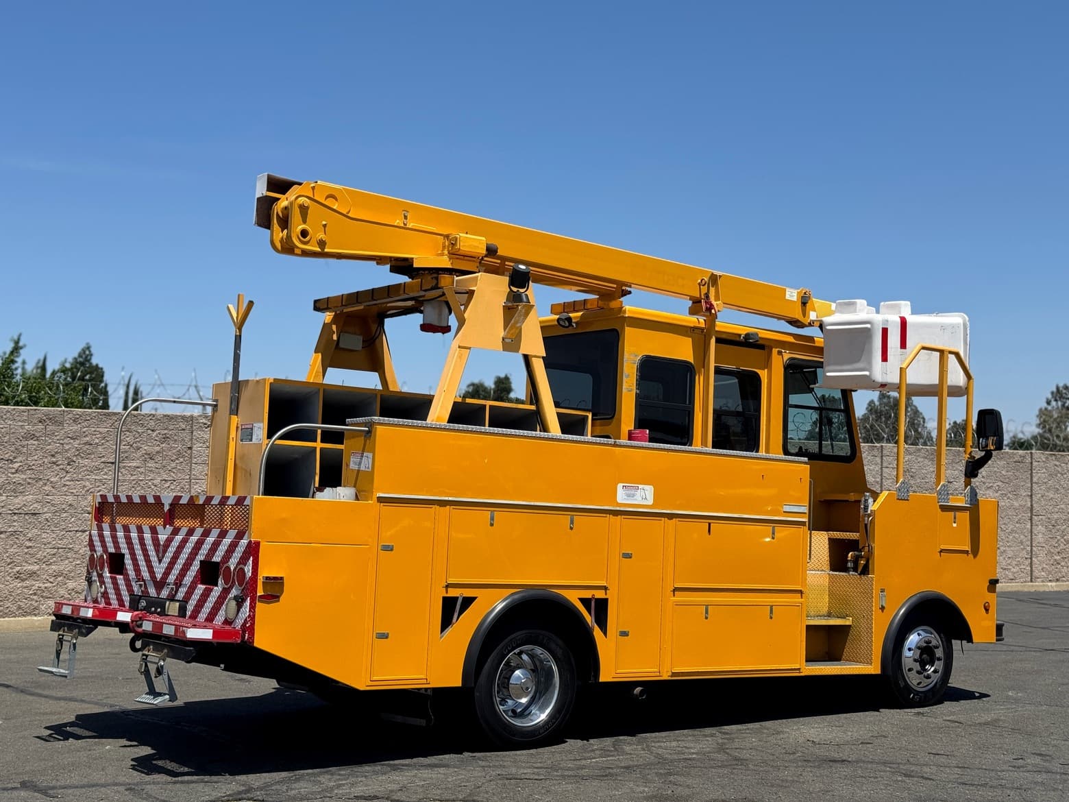 2005 GMC Workhorse W20 Altec LS40 Telescopic Bucket Truck