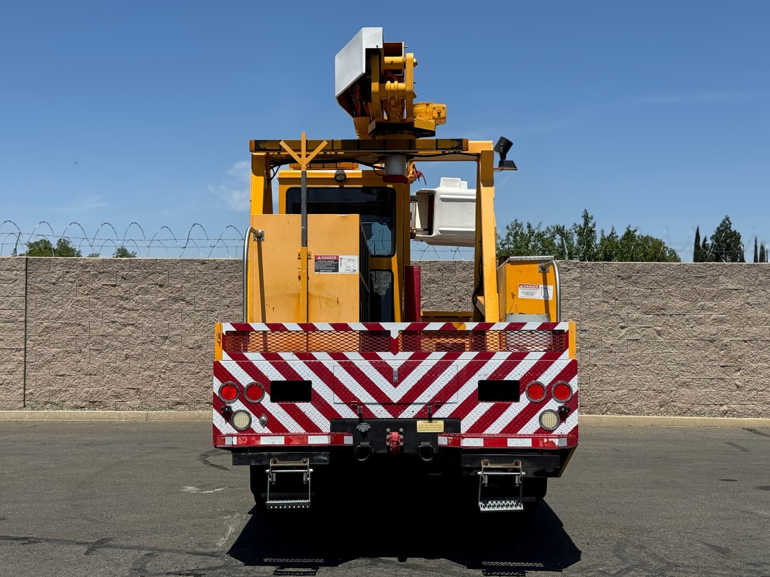 2005 GMC Workhorse W20 Altec LS40 Telescopic Bucket Truck