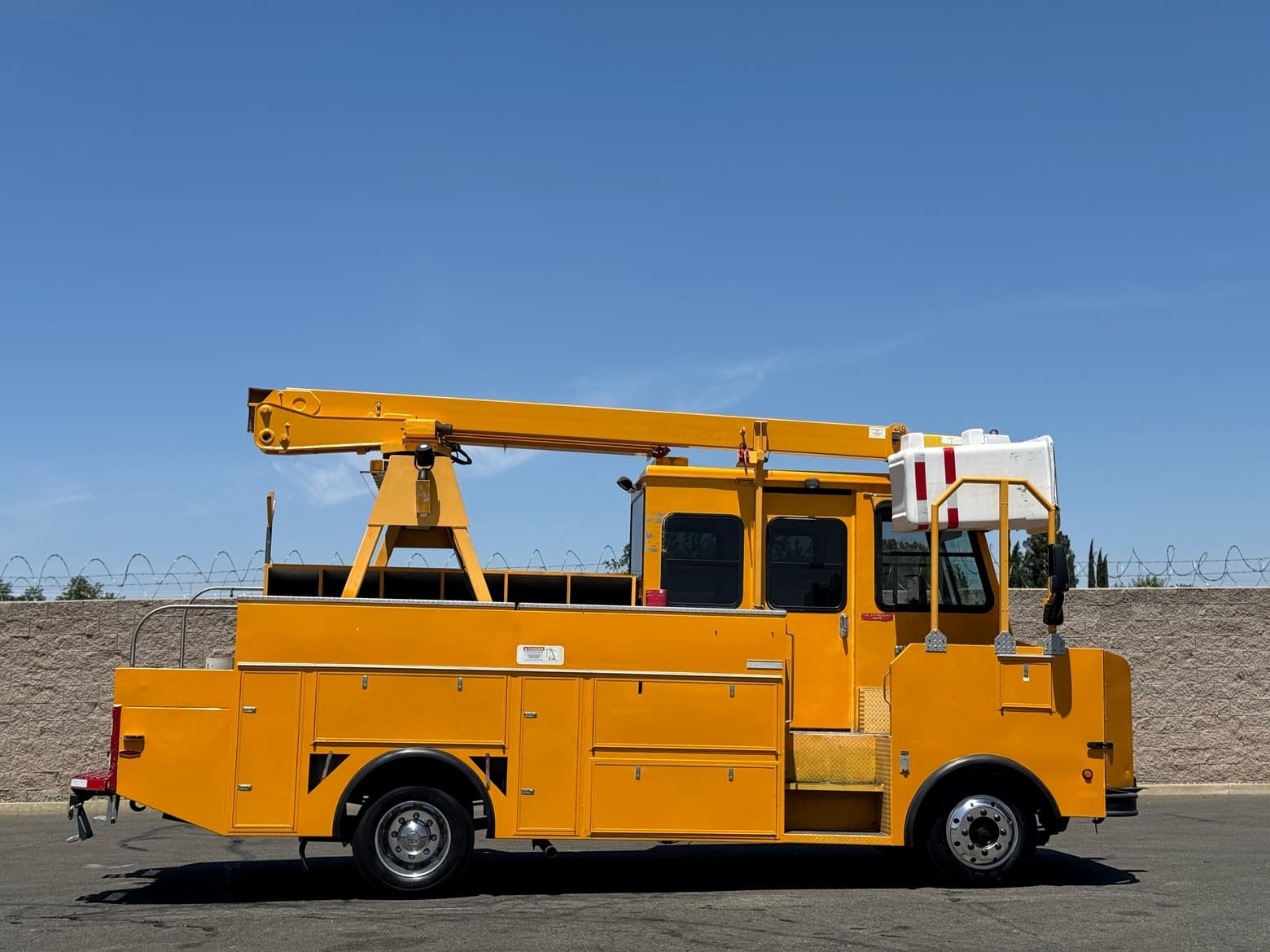 2005 GMC Workhorse W20 Altec LS40 Telescopic Bucket Truck