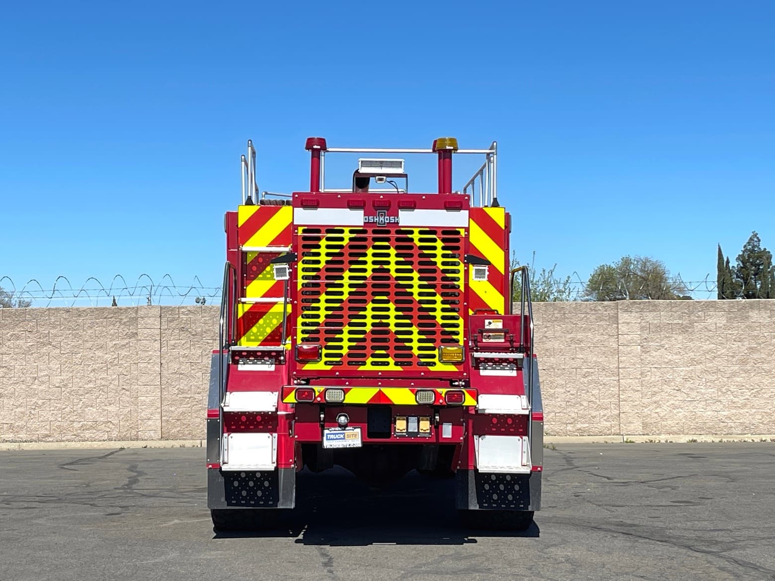 2004 Oshkosh T-1500 4x4 Aircraft Rescue Truck