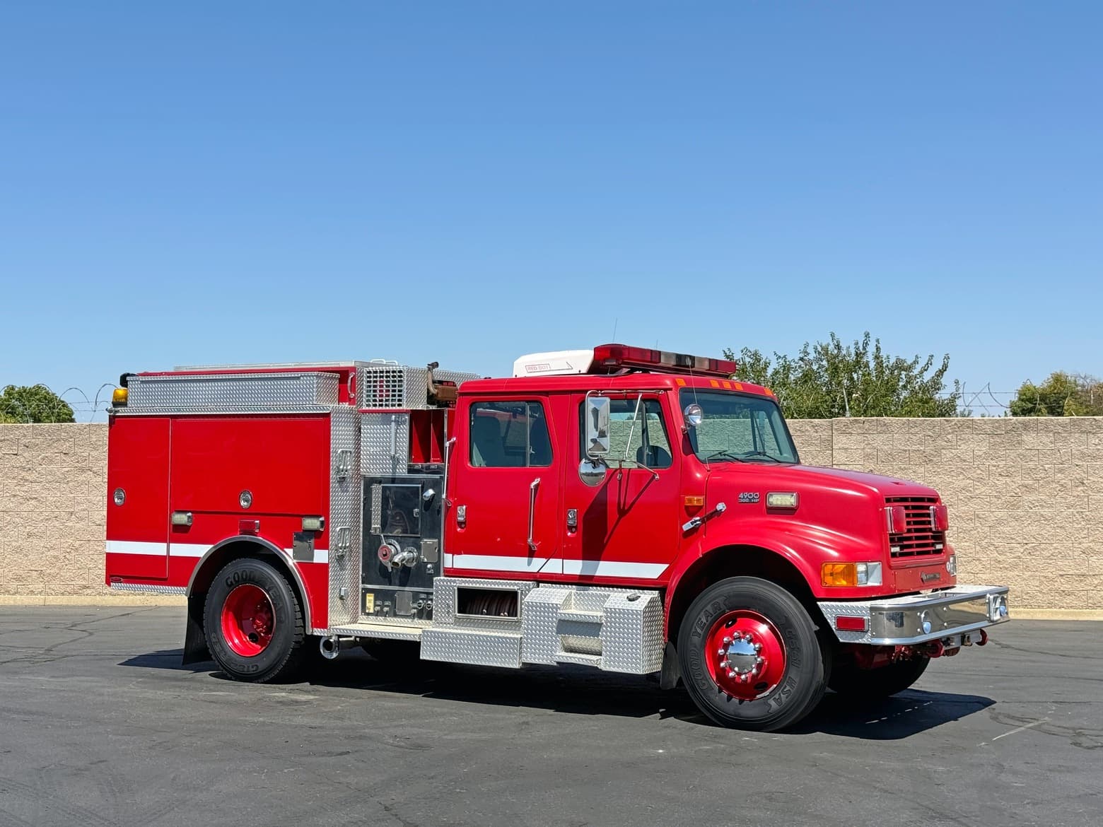 1999 International 4900 Pierce Type 3 Fire Truck