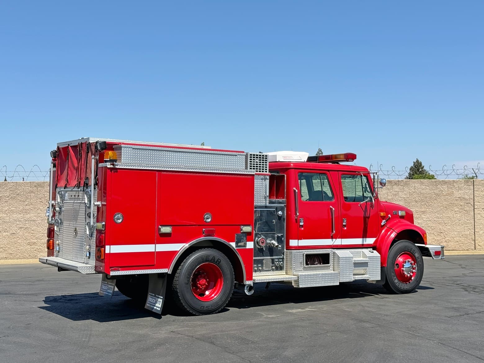 1999 International 4900 Pierce Type 3 Fire Truck